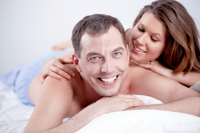 homem e mulher na cama